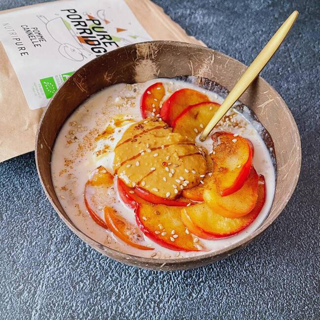 Flocon d'avoine pour le petit déjeuner pour une journée pleine d