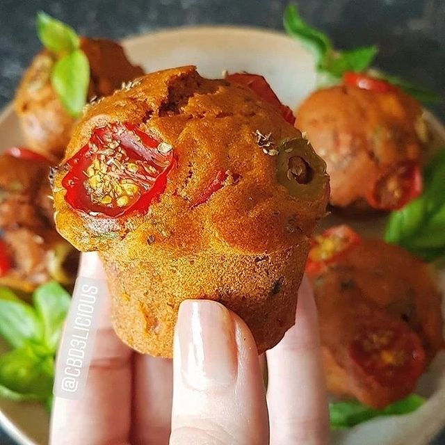 Mini muffins aux tomates cerises et aux olives