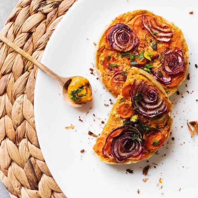 Recette de tarte à la farine de patate douce et aux légumes