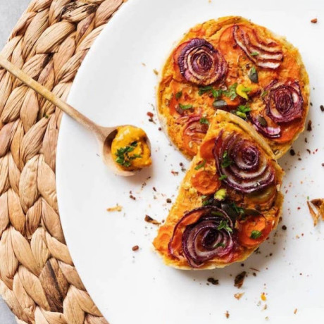 Tarte à la farine de patate douce et aux légumes